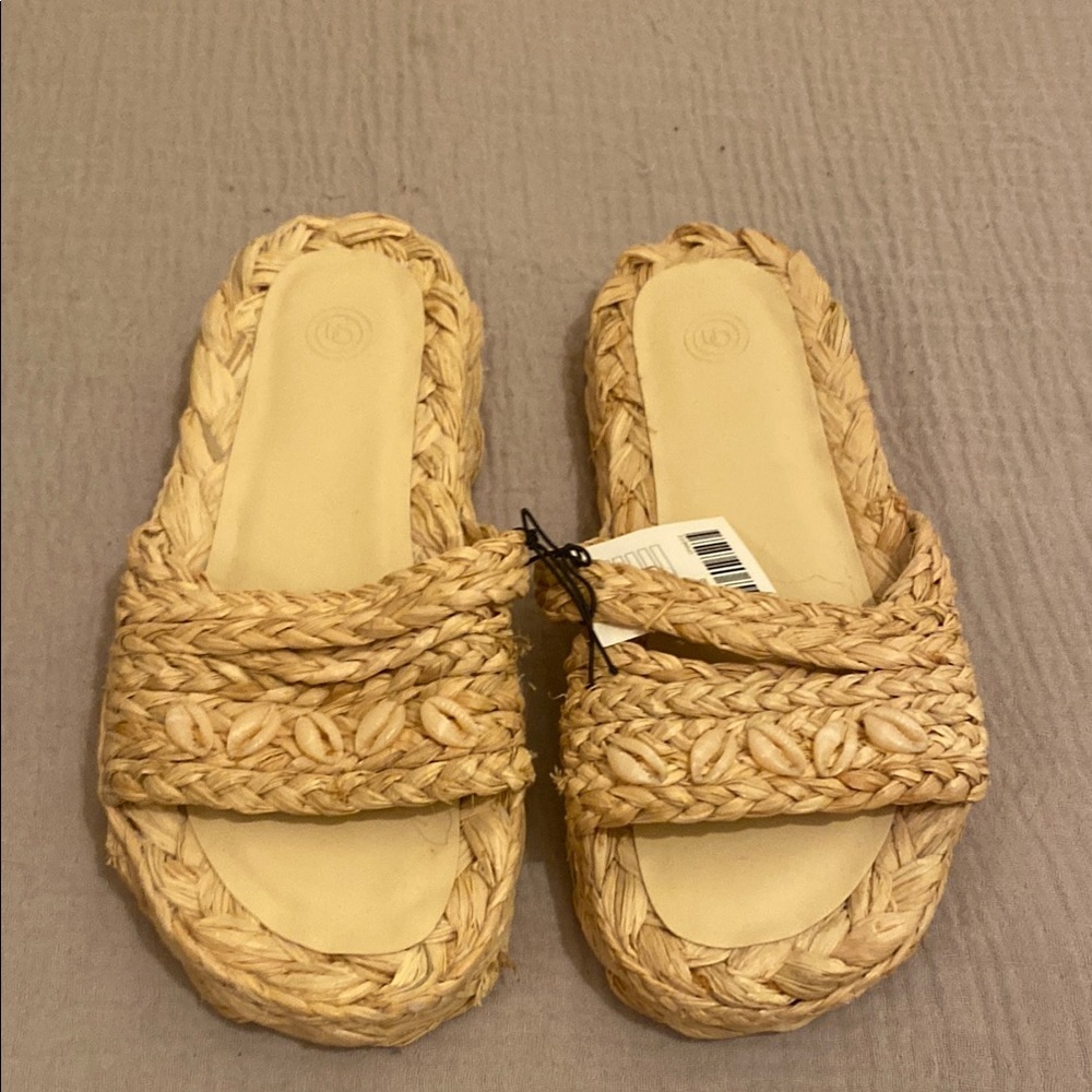 Urban Outfitters Natural Woven Slide Sandals. Size 8 . New
